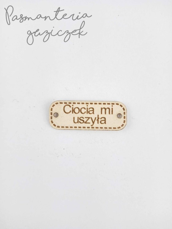Ciocia mi uszyła, jasny beż